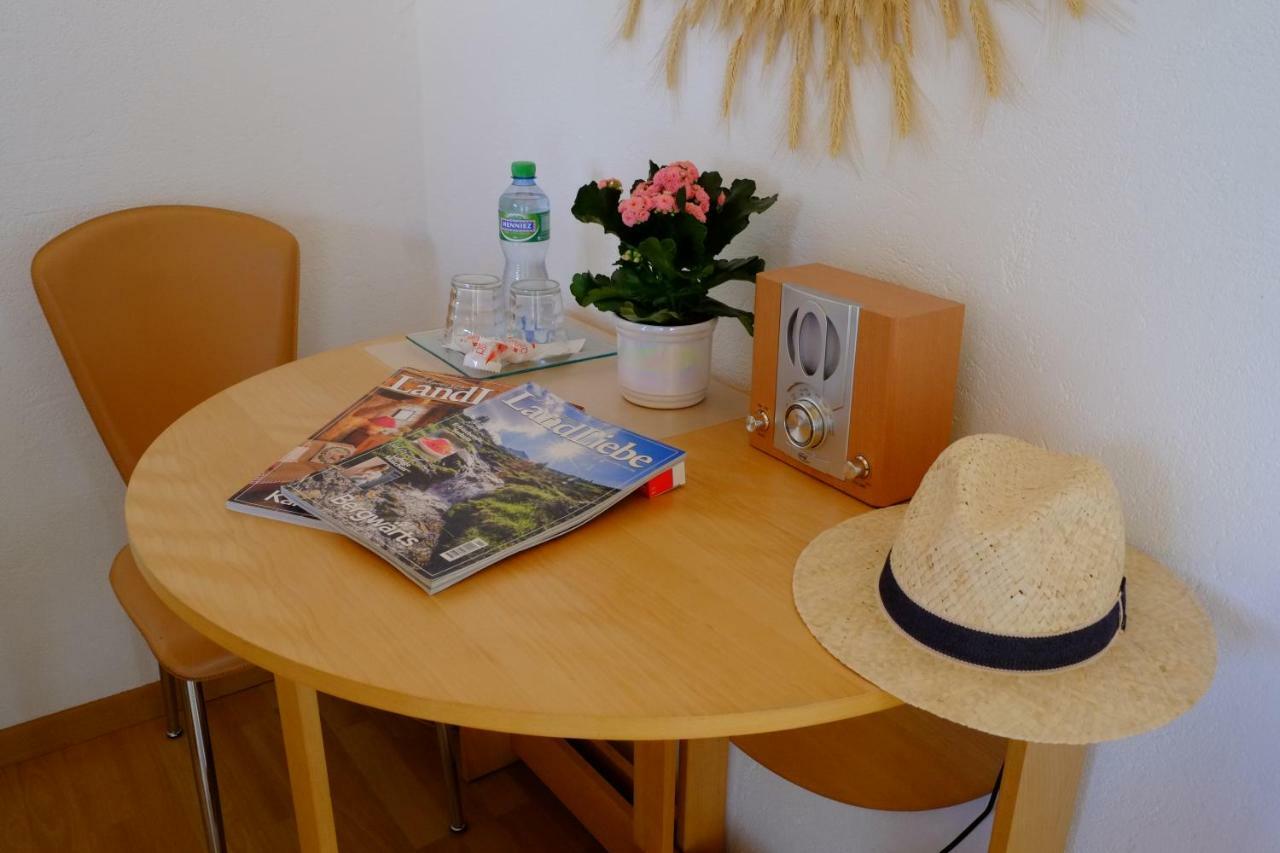 Ferienzimmer Zuelli Erlach ภายนอก รูปภาพ